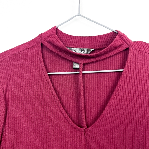 SWS Short Sleeve Burgundy Red Top - Picture 5 of 8